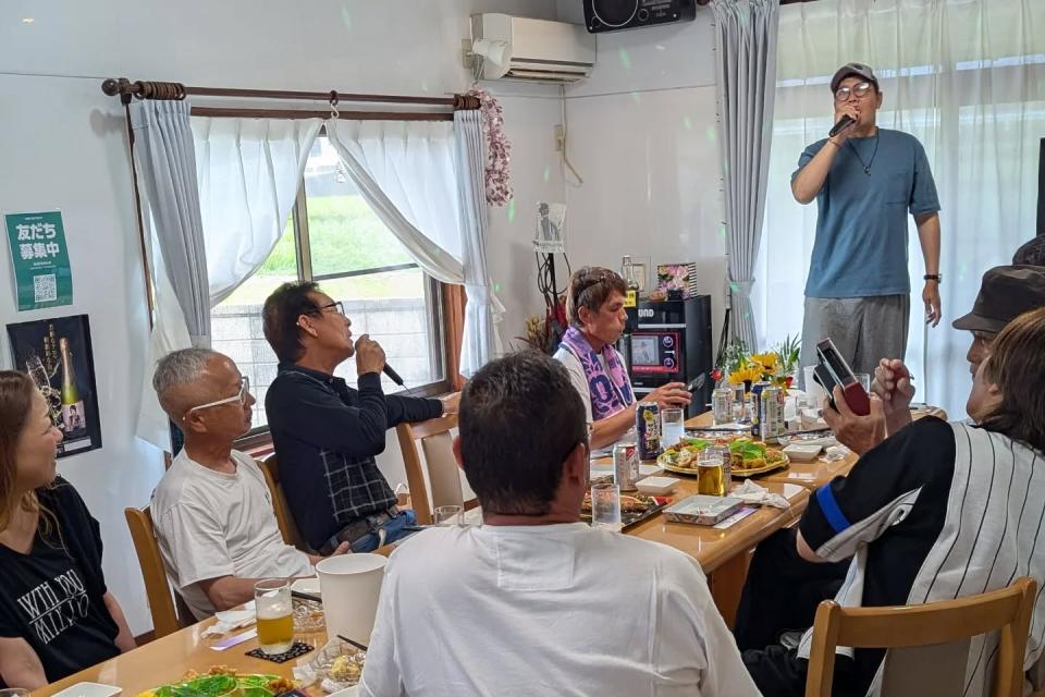 昼時のカラオケの様子